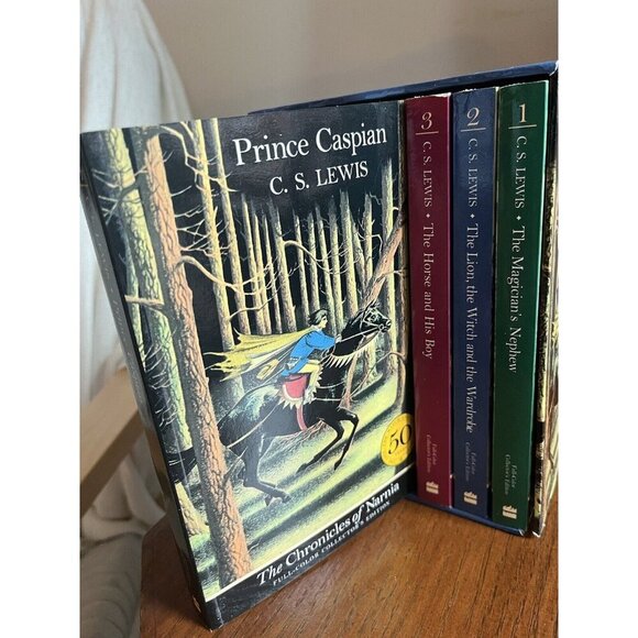 Chronicles of Narnia Set.: The Chronicles of Narnia Full-Color Paperback 7-Book - Picture 11 of 16